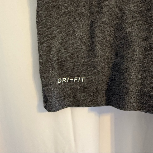 Nike Dri-FIT Gray Athletic Training Tee Short Sleeve Performance Shirt Men’s S - Picture 5 of 8